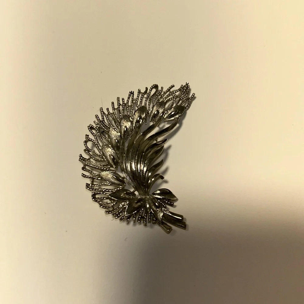 Lisner Silver Tone Leaf Look Brooch Marked
